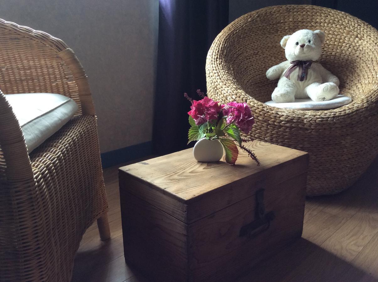 Le Relais Du Grand Logis Bed & Breakfast Civrieux ภายนอก รูปภาพ