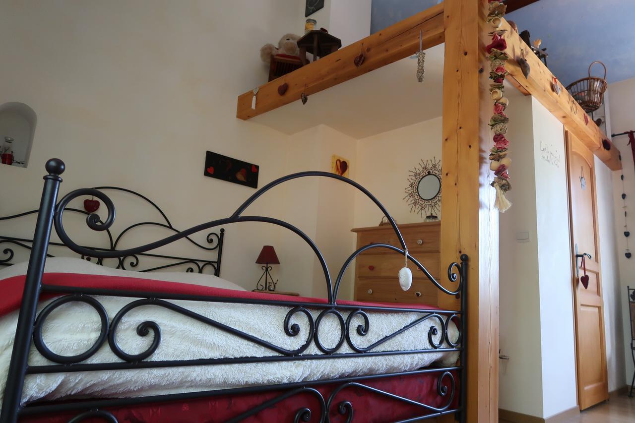 Le Relais Du Grand Logis Bed & Breakfast Civrieux ภายนอก รูปภาพ